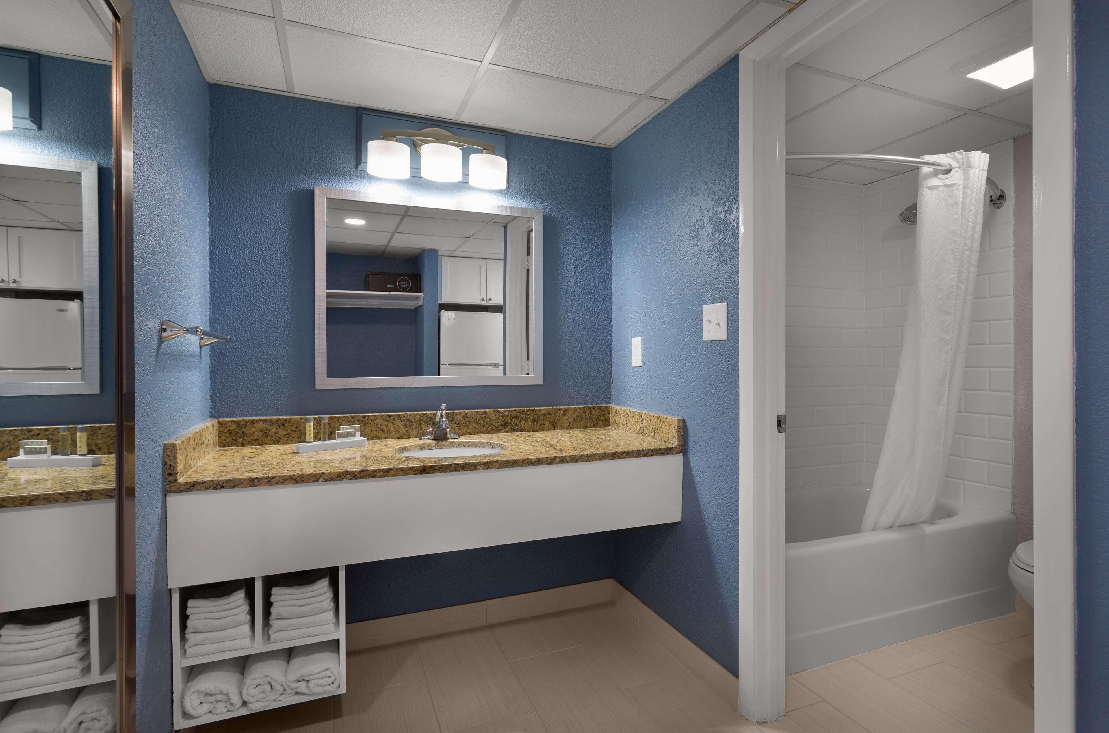 Queen Room Two Queen Beds Balcony Ocean Front or North Building